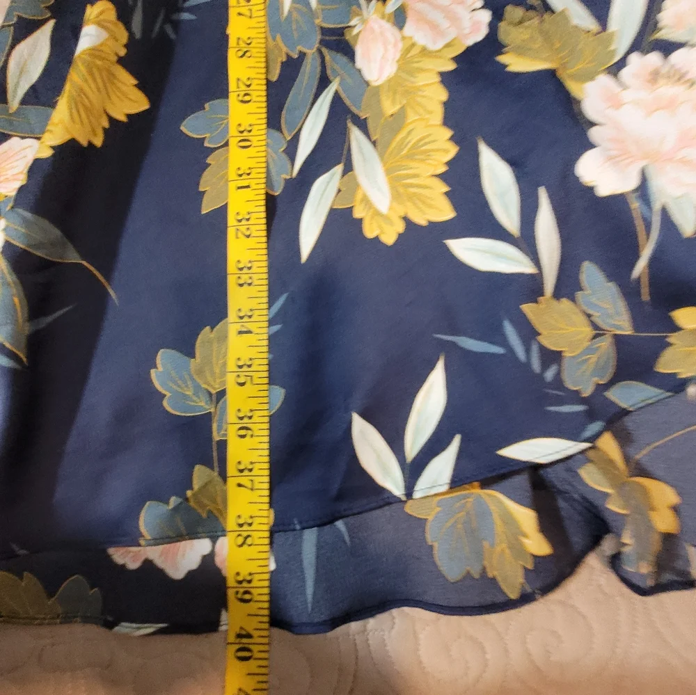 Lulus navy floral wrap dress with tie waist and long sleeves. Size Medium - Picture 12 of 12